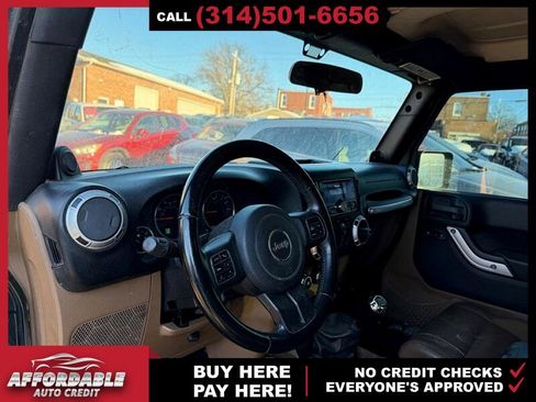 Used 2011 Jeep Wrangler Unlimited Sahara w/ Connectivity Group image 9
