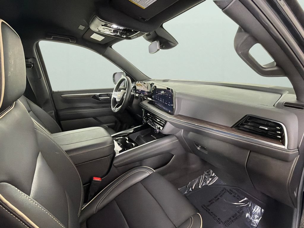 Used 2026 Chevrolet Suburban Premier AWD/4WD image 29