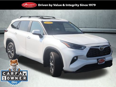 Used 2025 Toyota Highlander XLE AWD/4WD image 1