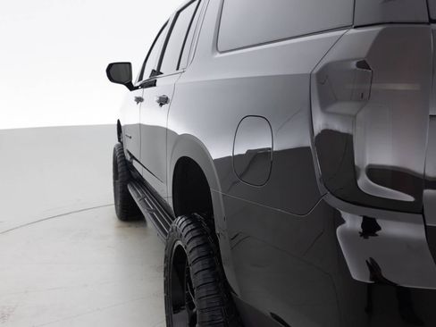 Used 2023 Chevrolet Suburban RST image 13