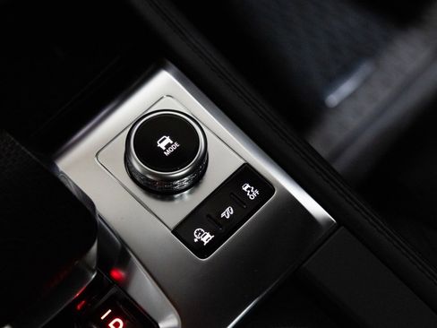 Used 2023 Jaguar F-PACE SVR image 23