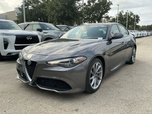 Used 2022 Alfa Romeo Giulia Ti image 6