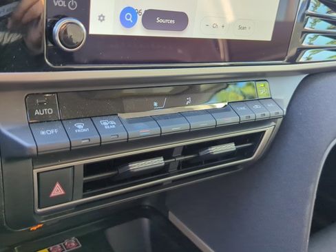 Used 2025 Toyota Camry LE image 20