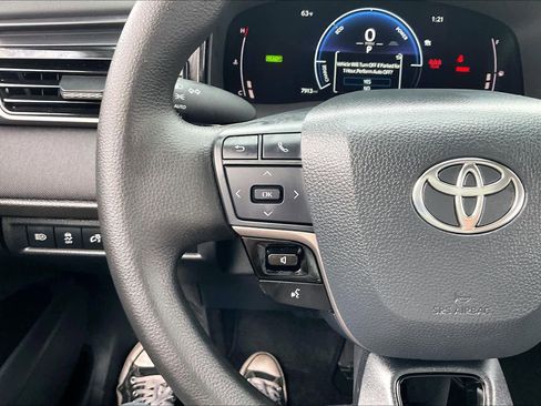 Used 2025 Toyota Camry LE w/ Convenience Package image 23