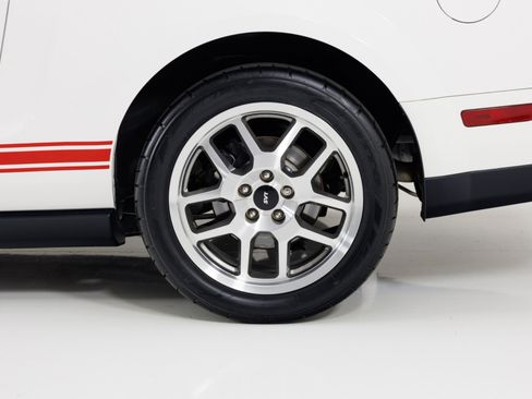 Used 2007 Ford Mustang Shelby GT500 RWD image 10