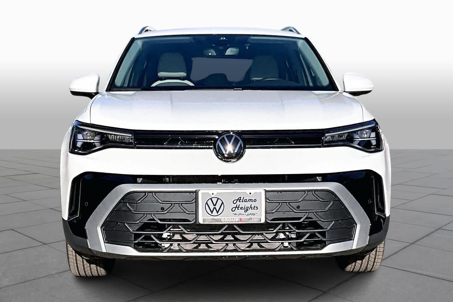 New 2026 Volkswagen Taos SE FWD image 3