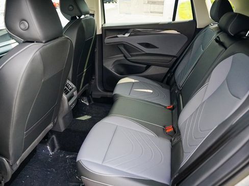 New 2025 Volkswagen Tiguan SE image 20