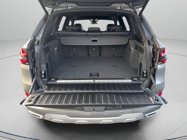 Used 2026 BMW X5 xDrive50e AWD/4WD image 23