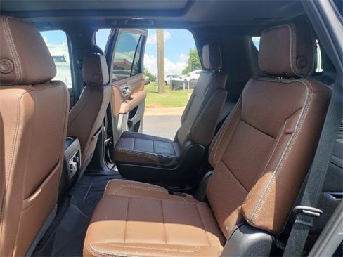 Used 2024 Chevrolet Tahoe High Country image 25