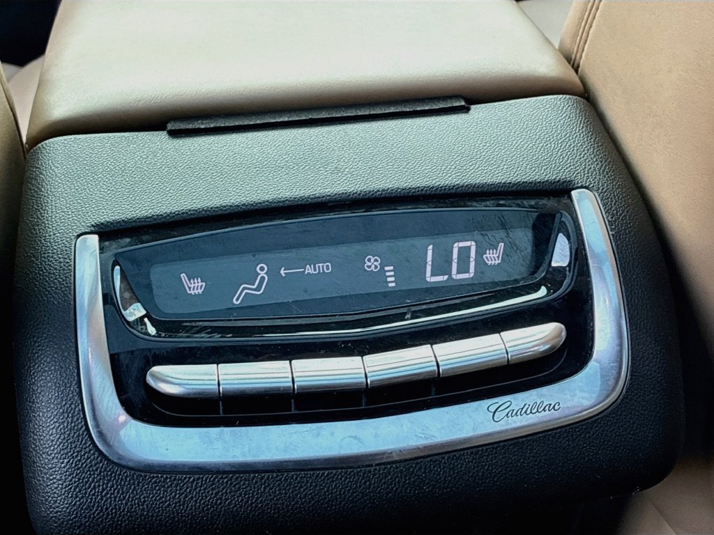 Used 2024 Cadillac XT6 Sport w/ Platinum Package AWD/4WD image 27