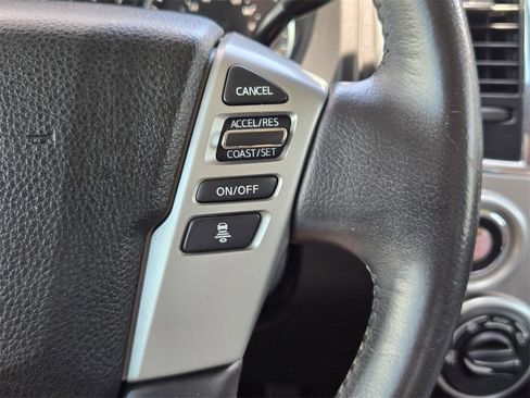 Used 2020 Nissan Titan SL w/ Moonroof Package image 28