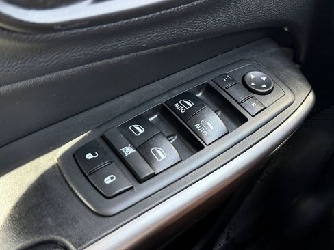 Used 2019 Jeep Cherokee Latitude Plus AWD/4WD image 19