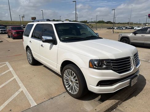 Used 2017 Lincoln Navigator Select RWD image 6