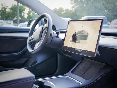 Used 2023 Tesla Model 3 Standard Range RWD image 11