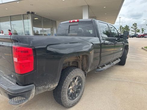 Used 2018 Chevrolet Silverado 2500 LT w/ Midnight Edition AWD/4WD image 5