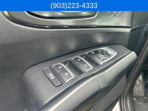 Used 2025 Kia Sorento S FWD image 19
