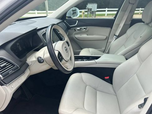 Used 2020 Volvo XC90 T5 Momentum w/ Protection Package Premier FWD image 23