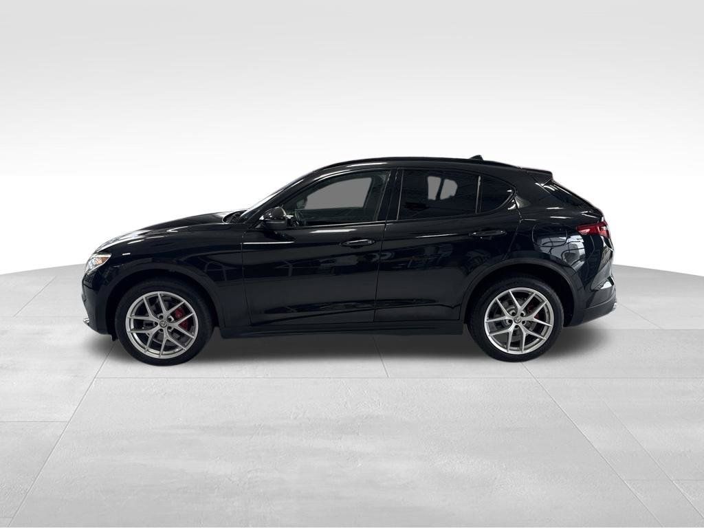 Used 2018 Alfa Romeo Stelvio Ti Sport AWD/4WD image 3