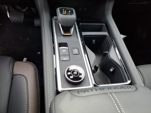 New 2026 Nissan Pathfinder Platinum image 14