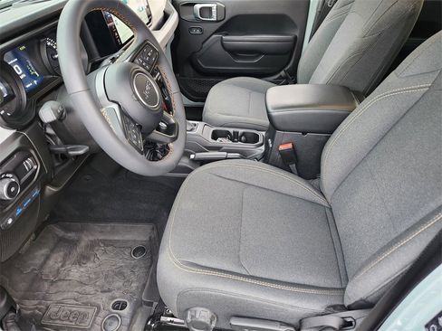 Used 2024 Jeep Wrangler Unlimited image 9
