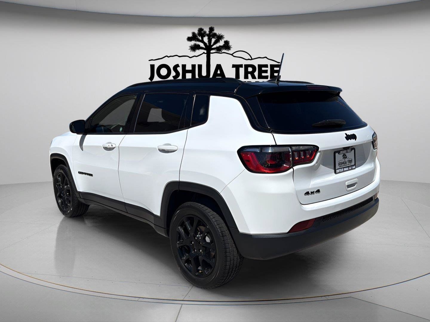 Used 2023 Jeep Compass Latitude AWD/4WD image 5