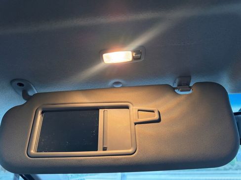 Used 2015 Hyundai Elantra Limited image 32