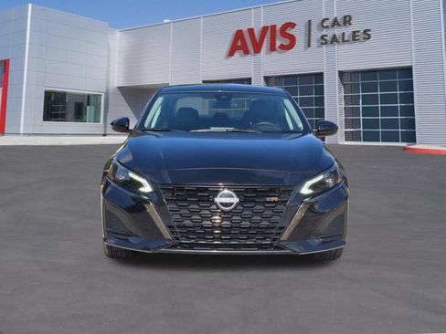 Used 2025 Nissan Altima 2.5 SR FWD image 2