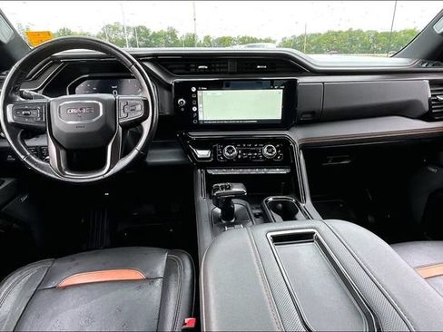 Used 2022 GMC Sierra 1500 AT4 w/ Technology Package AWD/4WD image 8