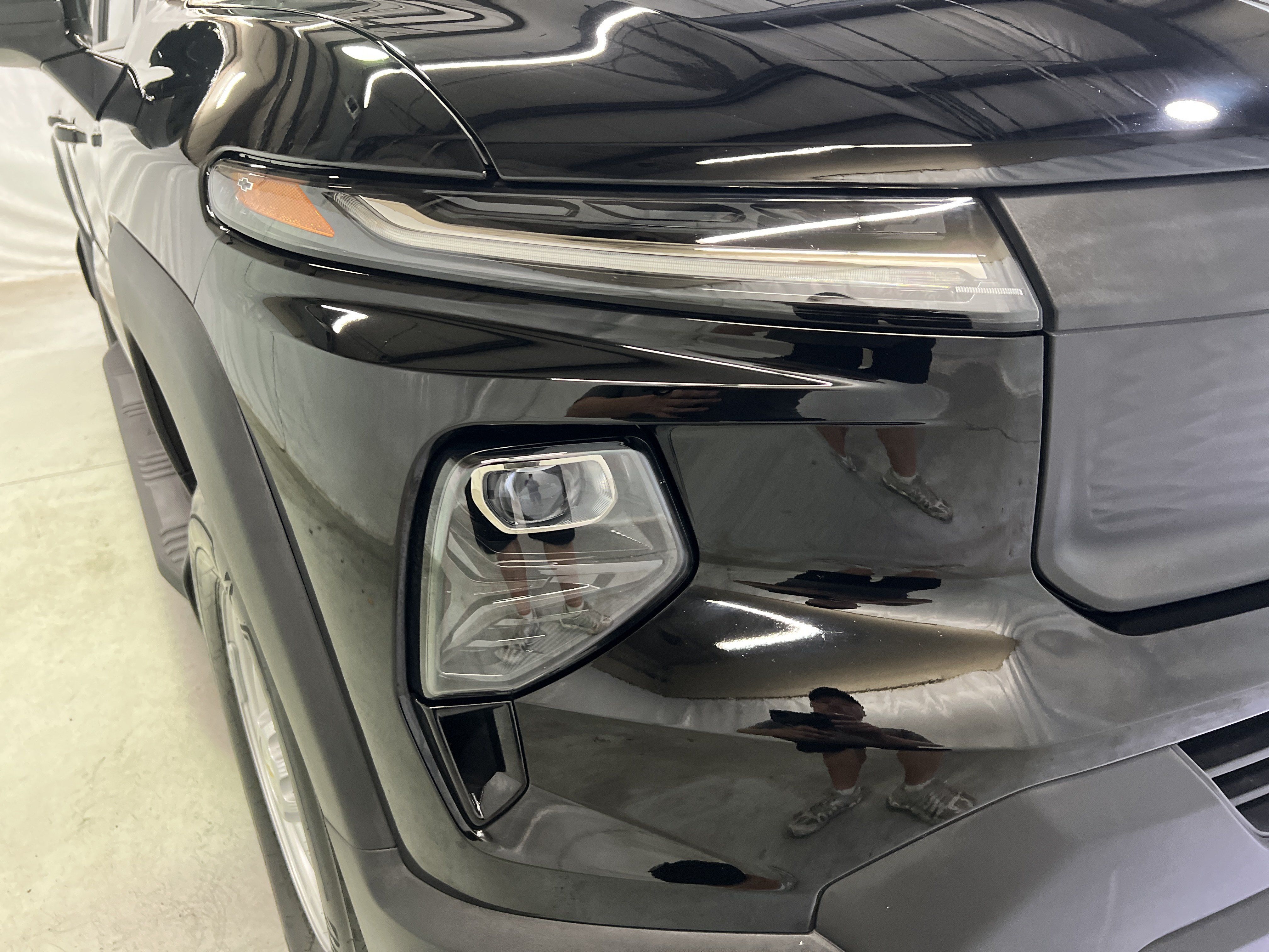 Certified 2025 Chevrolet Silverado EV W/T AWD/4WD image 5