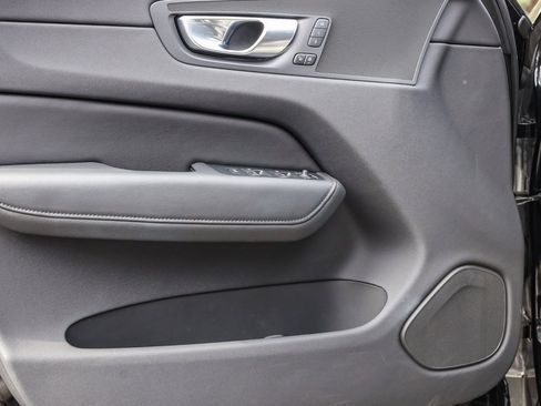Used 2025 Volvo XC60 B5 Plus image 20