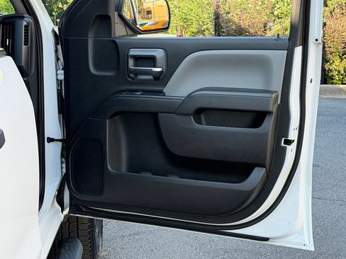 Used 2019 Chevrolet Silverado 1500 Custom w/ Custom Convenience Package AWD/4WD image 35
