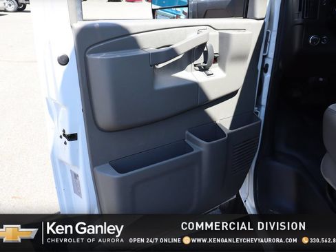 Used 2022 Chevrolet Express 3500 w/ Power Convenience Package RWD image 7