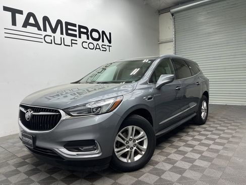 Used 2018 Buick Enclave Essence image 2