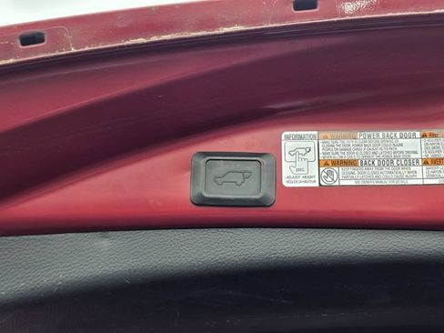 Used 2018 Toyota RAV4 XLE FWD image 29