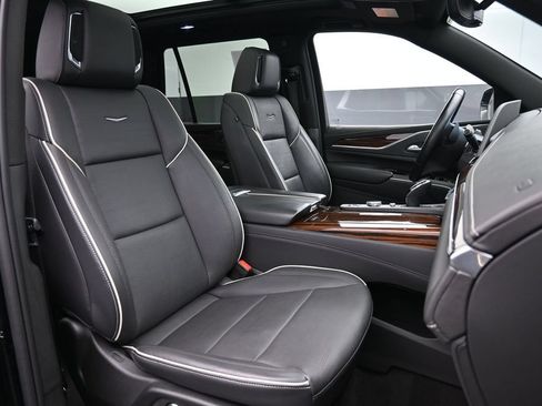 Used 2023 Cadillac Escalade Premium Luxury AWD/4WD image 29