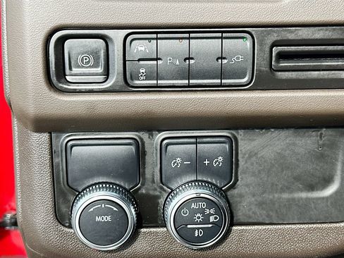 Used 2021 GMC Yukon SLT w/ SLT Premium Package RWD image 10