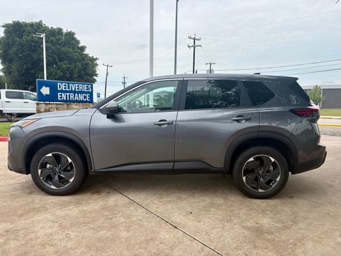 Used 2025 Nissan Rogue SV AWD/4WD image 6