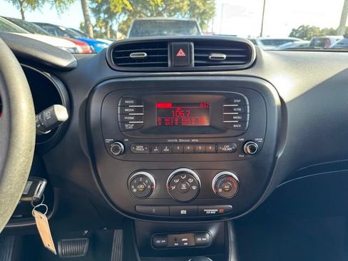 Used 2015 Kia Soul FWD image 23
