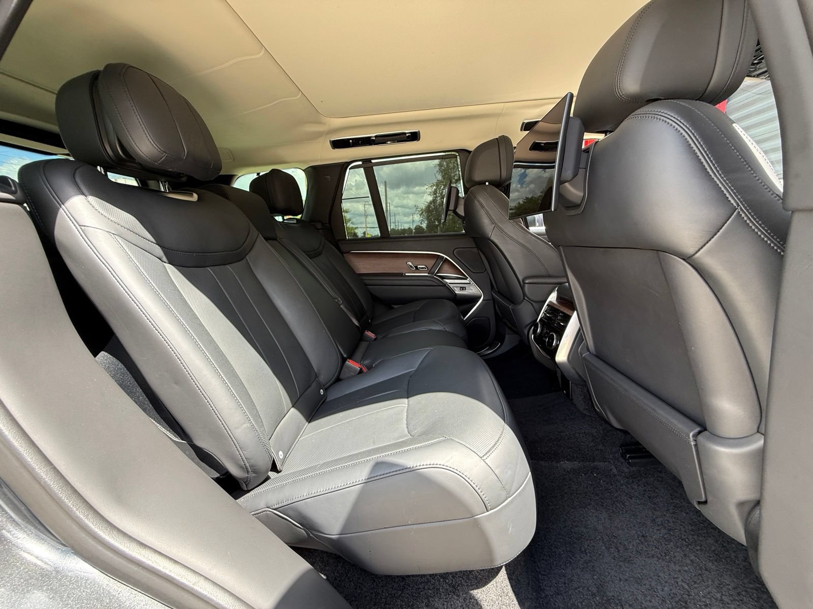Used 2023 Land Rover Range Rover Autobiography AWD/4WD image 23