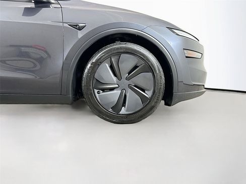 Used 2026 Tesla Model Y 2WD image 36