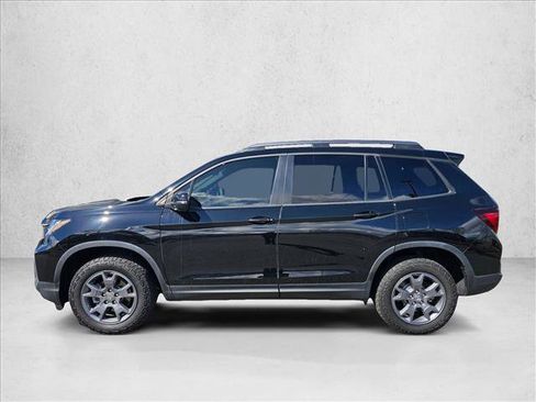 Used 2024 Honda Passport TrailSport image 2