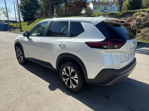Used 2023 Nissan Rogue SV image 5