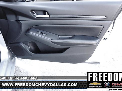 Used 2024 Nissan Altima 2.5 SV FWD image 35