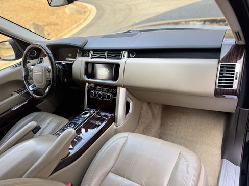 Used 2015 Land Rover Range Rover HSE image 17