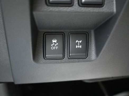 Used 2025 Nissan Frontier PRO-4X AWD/4WD image 28