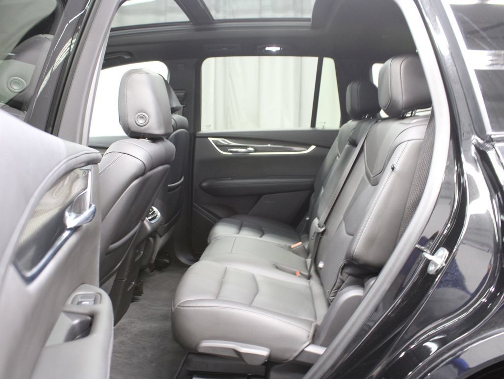 Used 2022 Cadillac XT6 Sport w/ Technology Package AWD/4WD image 16
