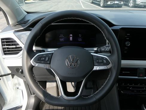 New 2025 Volkswagen Taos SE image 4