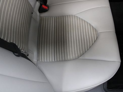 Used 2020 Toyota Camry SE image 25