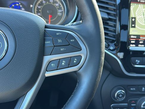 Used 2021 Jeep Cherokee High Altitude image 18