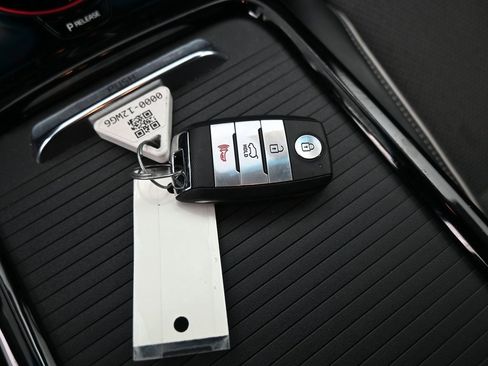 Used 2020 Kia Niro EX image 11